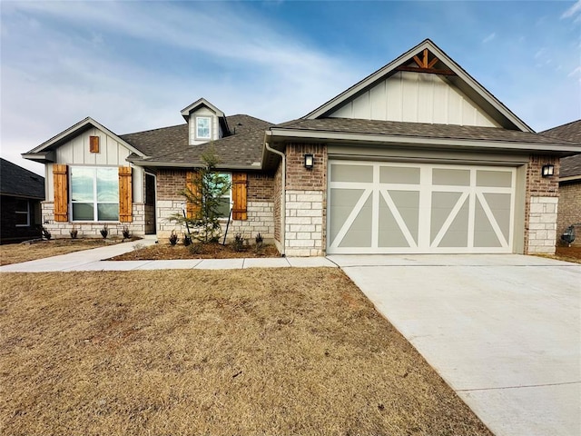 view of front of house featuring a garage and a front lawn