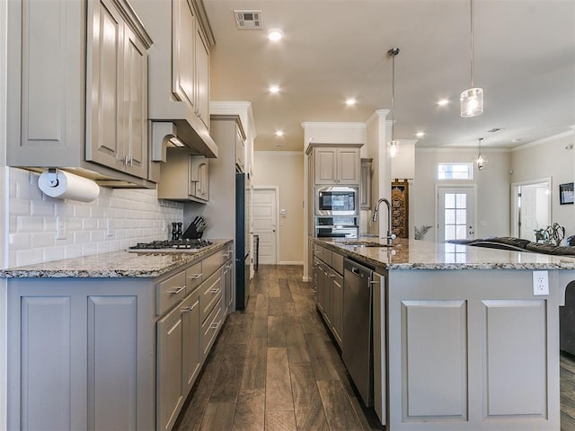 3683 King Arthur Ct, Newcastle, OK 73065 - kitchen with appliances with stainless steel finishes, a sink, crown molding, dark wood-style flooring, and gray cabinets