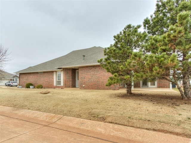 view of front of house with a front yard