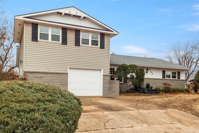 view of front of property featuring a garage