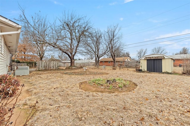 view of yard featuring a storage shed