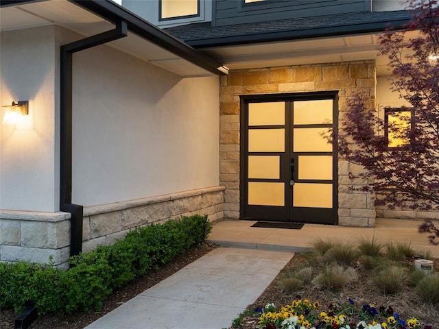 810 NW 72nd St, Oklahoma City, OK 73116 - entrance to property with stone siding, stucco siding, and a shingled roof