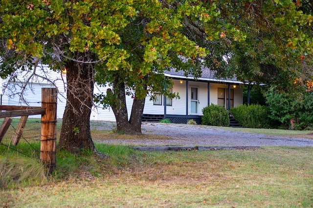 view of front of house with a front lawn