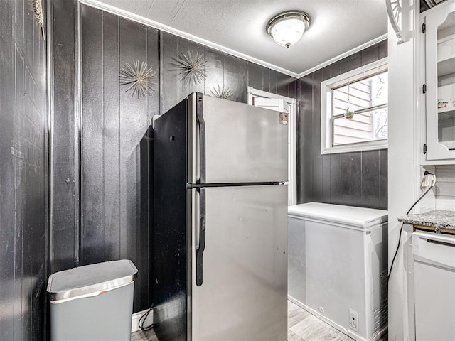 laundry room featuring crown molding