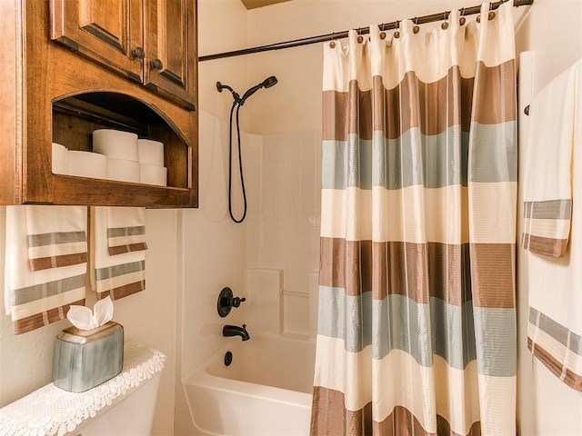 bathroom featuring shower / bath combo with shower curtain