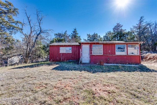 view of outdoor structure with a yard