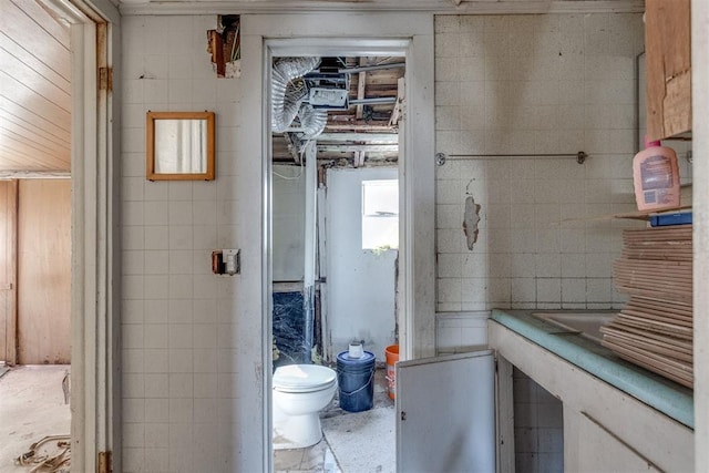 21731 E Fifth St, Hinton, OK 73047 - bathroom featuring toilet