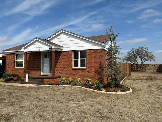 view of front of house featuring a front yard