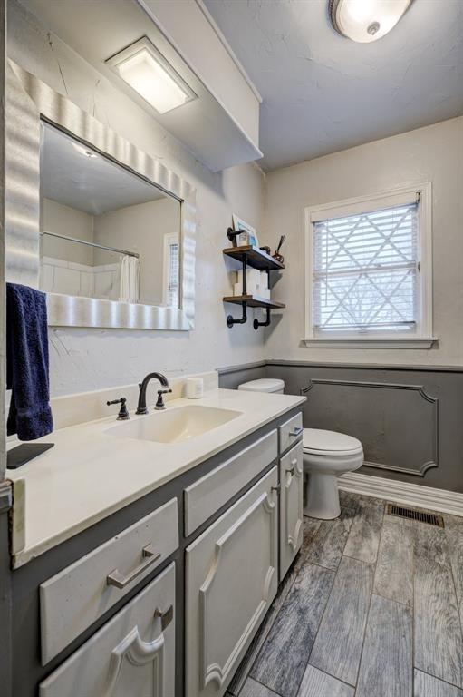 bathroom with vanity, toilet, and a shower with shower curtain