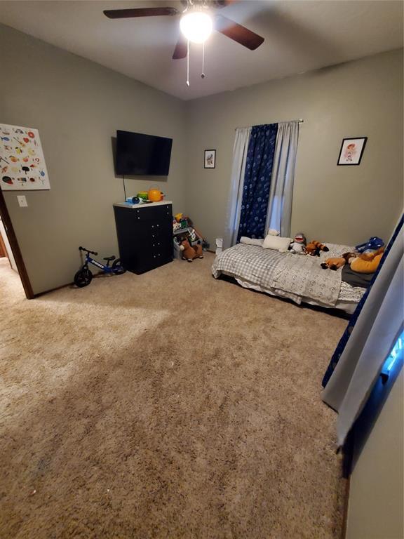 carpeted bedroom with ceiling fan