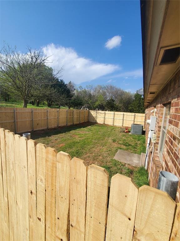 view of yard with cooling unit