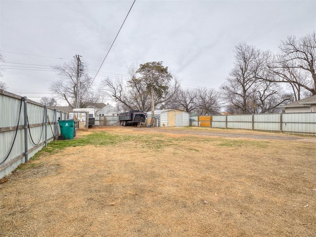 view of yard featuring a storage shed