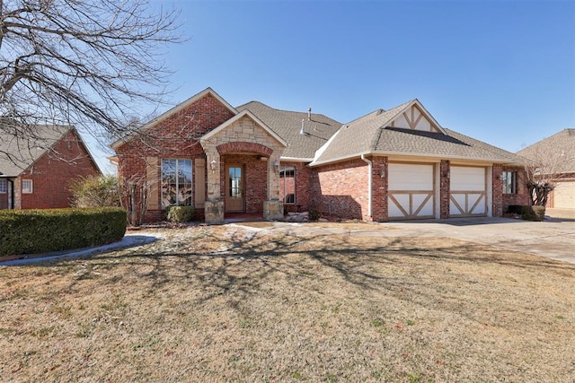 view of front of property featuring a garage and a front yard