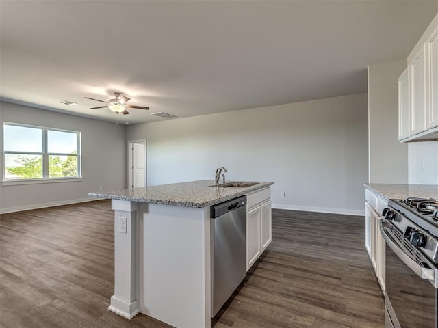 13136 Mannington Rd, Edmond, OK 73025 - kitchen with dishwasher, a sink, gas range oven, ceiling fan, and baseboards