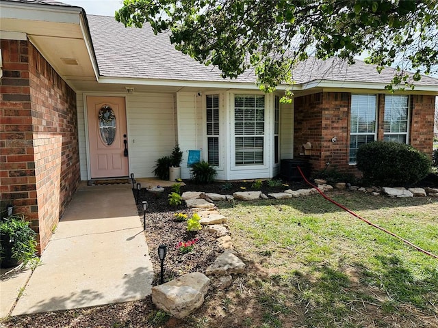 2800 Gettysburg Dr, Altus, OK 73521 - entrance to property featuring brick siding, a shingled roof, and a yard