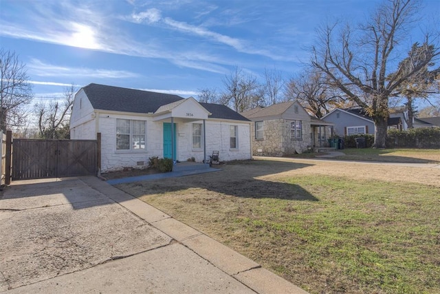 ranch-style home featuring a front yard