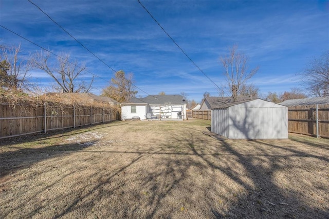 view of yard with a storage unit