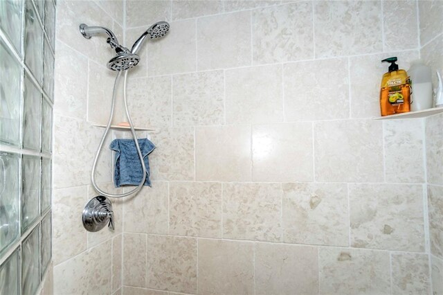 1901 E 15th St, Chandler, OK 74834 - bathroom view of a tile shower