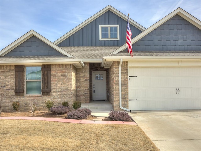 craftsman inspired home with a front lawn