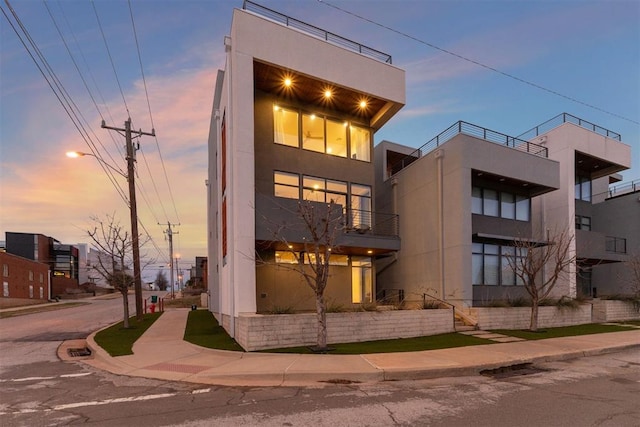 view of front of property featuring stucco siding