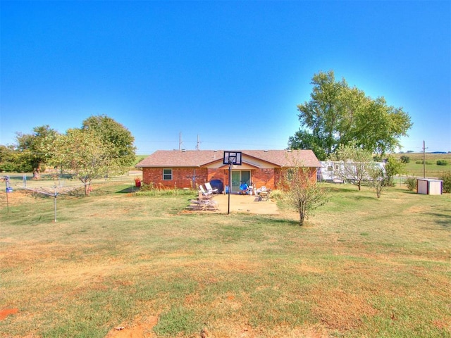 view of yard featuring a patio