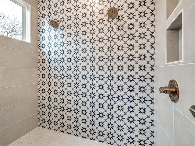 bathroom featuring tiled shower