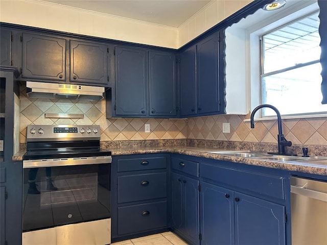 kitchen with blue cabinetry, stainless steel appliances, sink, and decorative backsplash