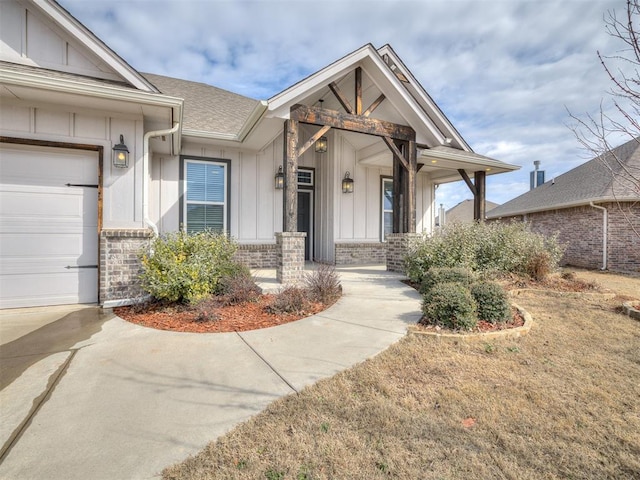 view of front of home featuring a garage and covered porch