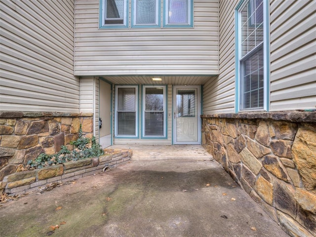 entrance to property featuring a patio