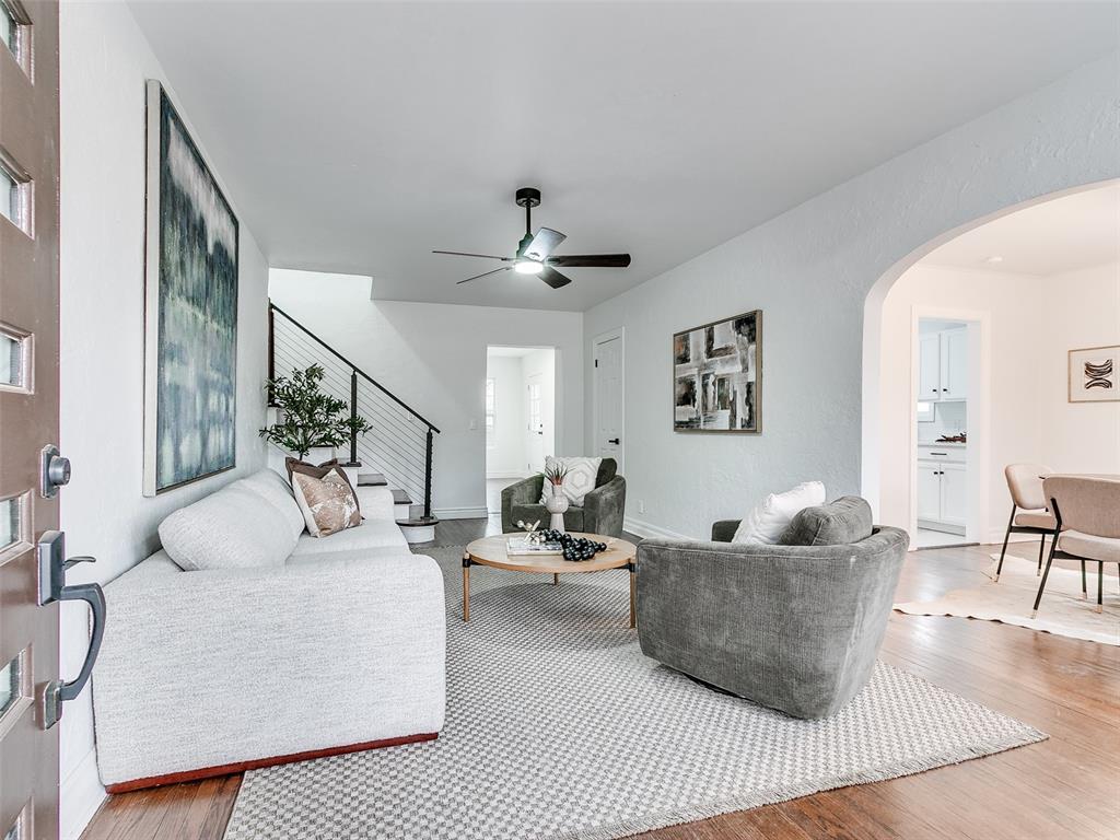 living room featuring hardwood / wood-style flooring and ceiling fan