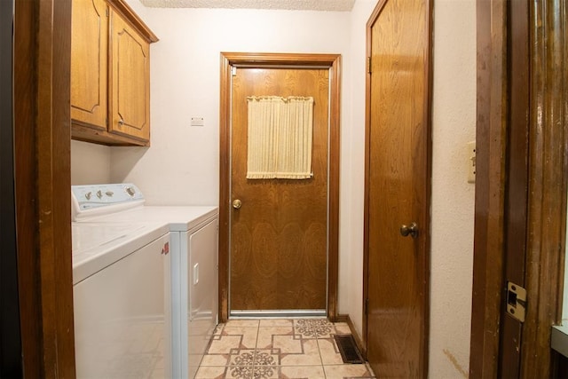 laundry room featuring visible vents, cabinet space, and washer and dryer