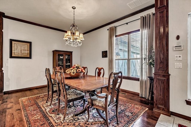 dining space featuring ornamental molding, dark hardwood / wood-style flooring, and a chandelier