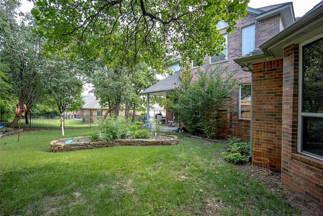 view of yard featuring a patio area