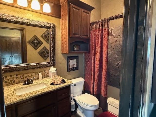 full bathroom featuring vanity, tasteful backsplash, shower / bath combo, and toilet