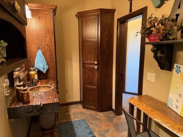 mudroom featuring sink