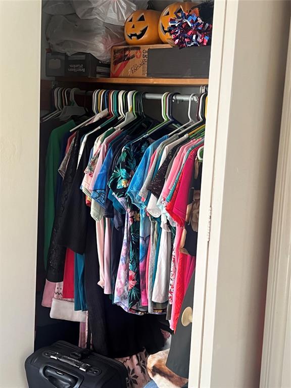 506 N Broadway St, Marlow, OK 73055 - view of closet