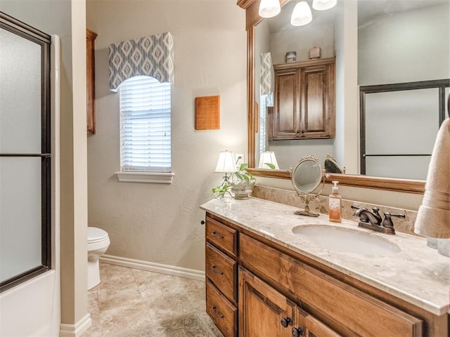 full bath featuring tile patterned floors, toilet, vanity, a shower with shower door, and baseboards