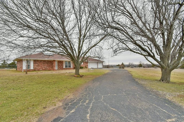 view of front of house featuring a garage and a front yard