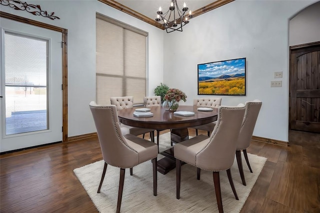 dining space with crown molding, a notable chandelier, dark wood finished floors, and baseboards