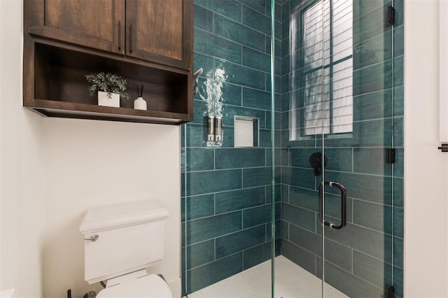 full bath featuring a shower stall and toilet