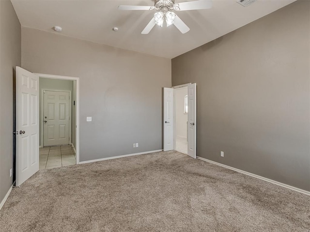 unfurnished room featuring light carpet and ceiling fan