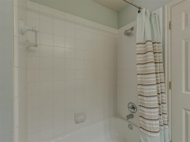 bathroom featuring shower / tub combo