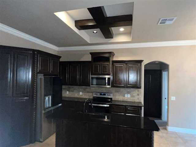 kitchen featuring tasteful backsplash, a kitchen island with sink, coffered ceiling, and electric range