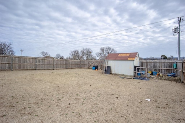 view of yard with a shed