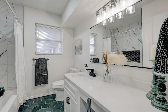 full bathroom with shower / tub combo with curtain, vanity, and toilet