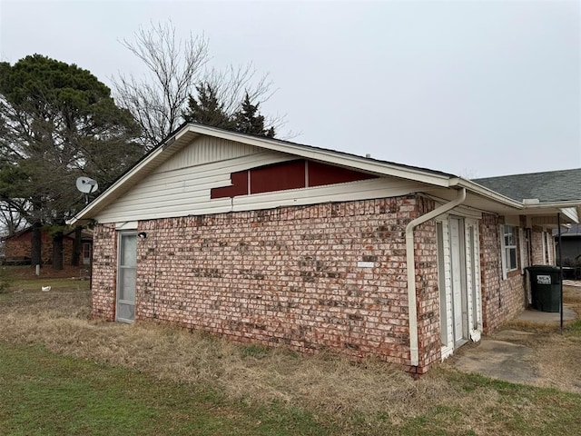 view of side of property with a lawn