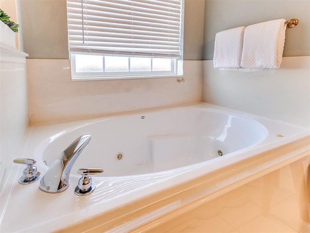 2508 Hamden Ave, Norman, OK 73069 - bathroom with a jetted tub