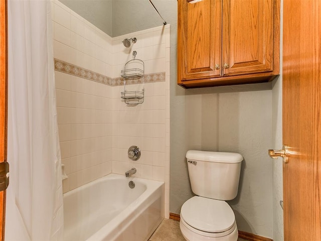 2508 Hamden Ave, Norman, OK 73069 - bathroom featuring shower / tub combo with curtain and toilet