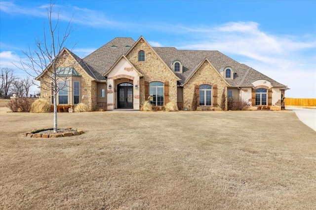 view of front of house featuring a front yard