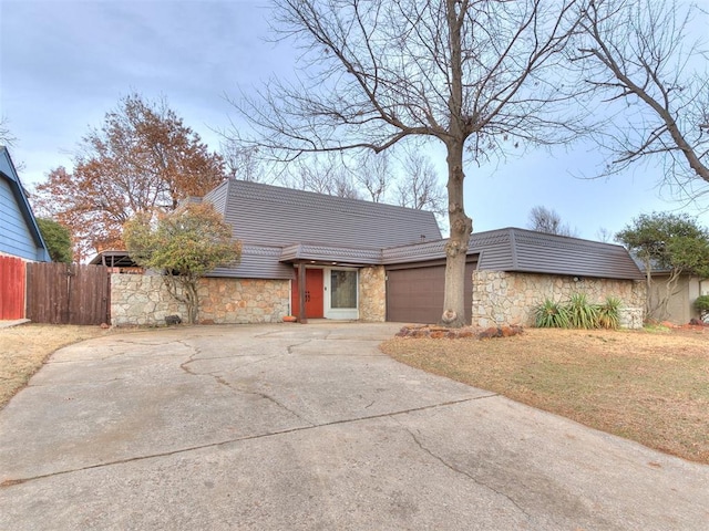 view of front of property featuring a garage and a front lawn